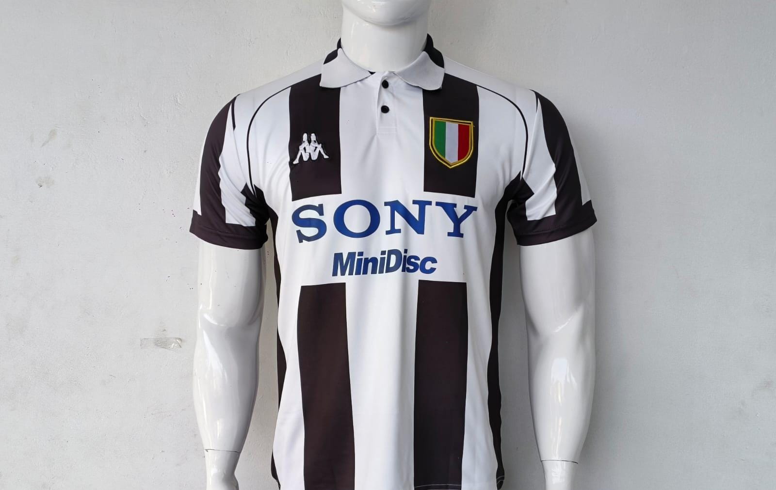 Juventus 1997-98 home  (ZIDANE) - View 1